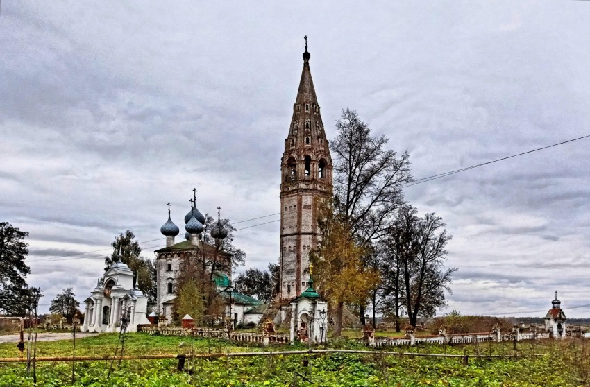 Большие Всегодичи. Церковь Успения Пресвятой Богородицы. общий вид в ландшафте