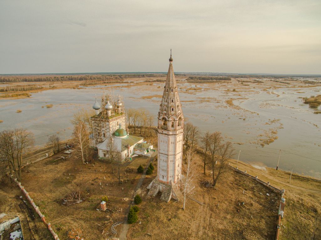 Большие Всегодичи. Церковь Успения Пресвятой Богородицы. общий вид в ландшафте