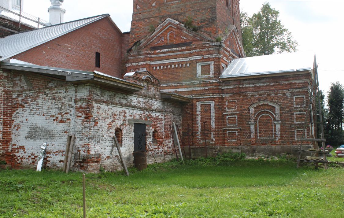Церковь Рождества Пресвятой Богородицы, Малые Всегодичи (Ковровский район и г. Ковров, Владимирская область). архитектурные детали, Пристройка трапезной и основание колокольни,  вид с северо-запада