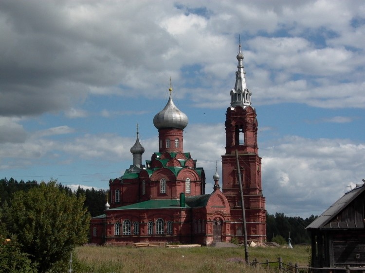 Ширково. Церковь Рождества Иоанна Предтечи (каменная). общий вид в ландшафте, Вид со стороны деревянной церкви