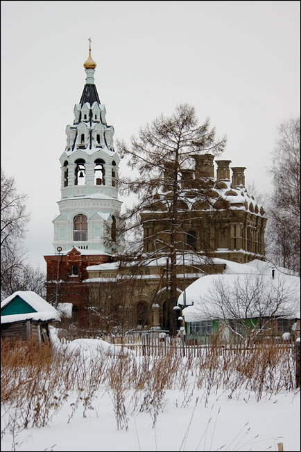 Церковь Троицы Живоначальной, Драчёво (Мытищинский городской округ и гг. Долгопрудный, Лобня, Московская область). общий вид в ландшафте