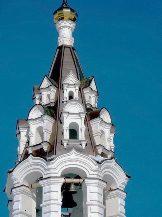 Церковь Троицы Живоначальной, Драчёво (Мытищинский городской округ и гг. Долгопрудный, Лобня, Московская область). архитектурные детали, Троицы Живоначальной церковь в Драчево. Архитектура шатрового завершения колокольни.