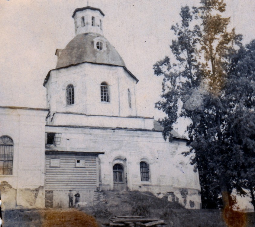 Пестяки. Церковь Успения Пресвятой Богородицы. архивная фотография, Фотография 1950-х годов (Пестяковский клуб) из личного фотоархива.