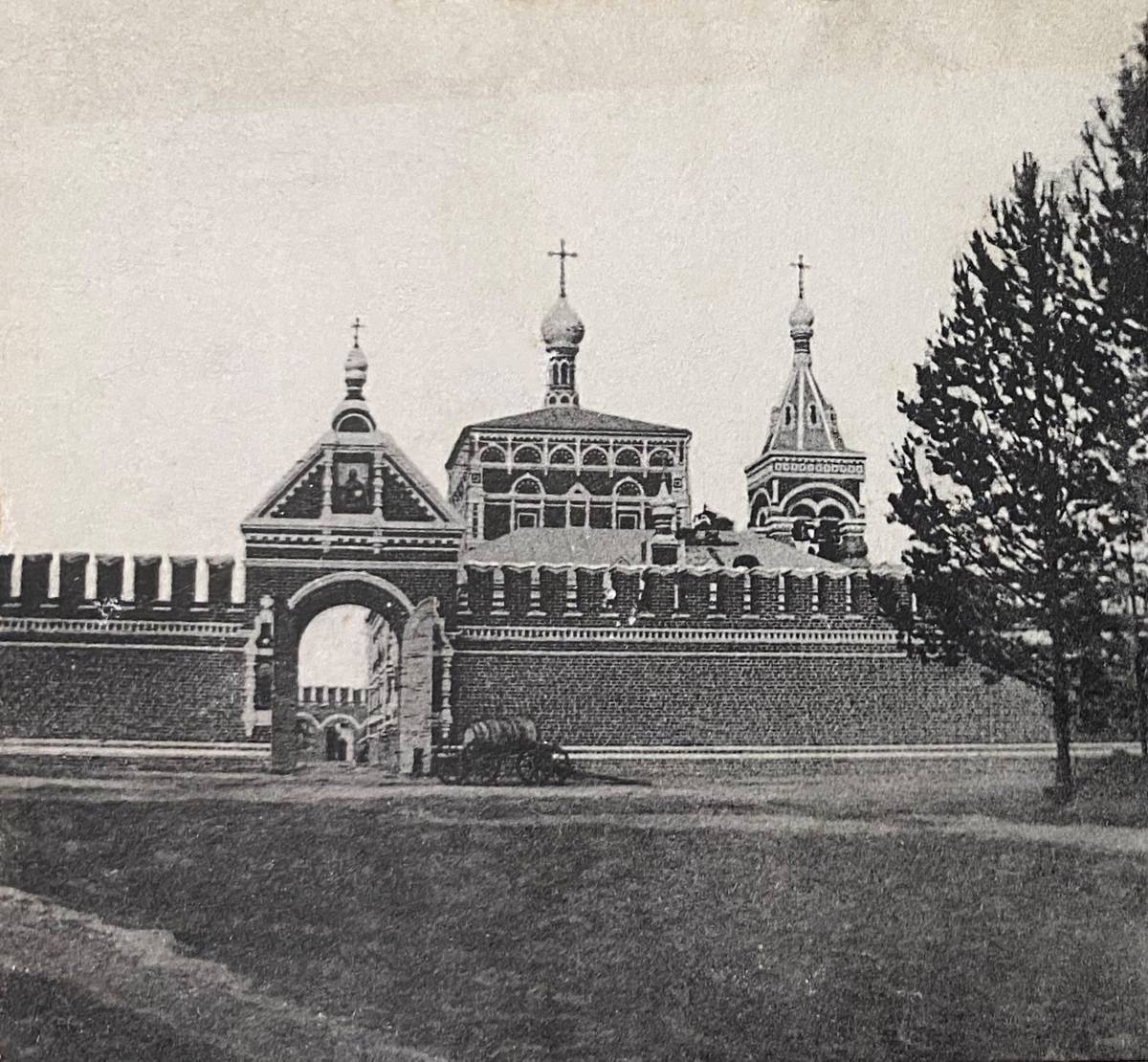 Серафимо-Понетаевский монастырь, Понетаевка (Шатковский район, Нижегородская область). архивная фотография, Святые ворота. Фото 1911 года. Автор М. Дмитриев