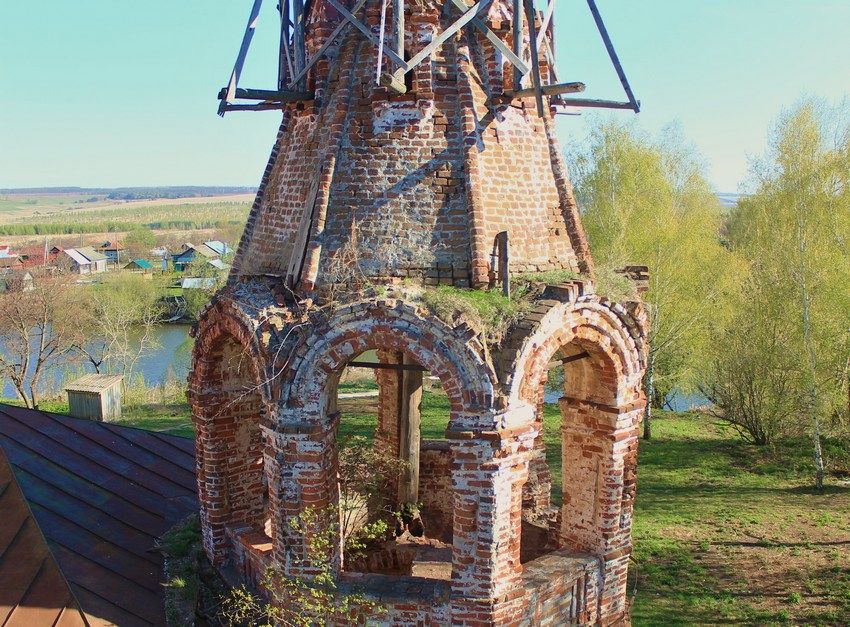 Григорово. Церковь Казанской иконы Божией Матери. архитектурные детали, Вид старой звонницы с яруса звона отдельностоящей колокольни