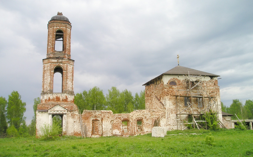 Спасский-Раифский-Кезовский женский монастырь. Церковь Происхождения Честных Древ Креста Господня, Спасское (Бор, ГО, Нижегородская область). общий вид в ландшафте