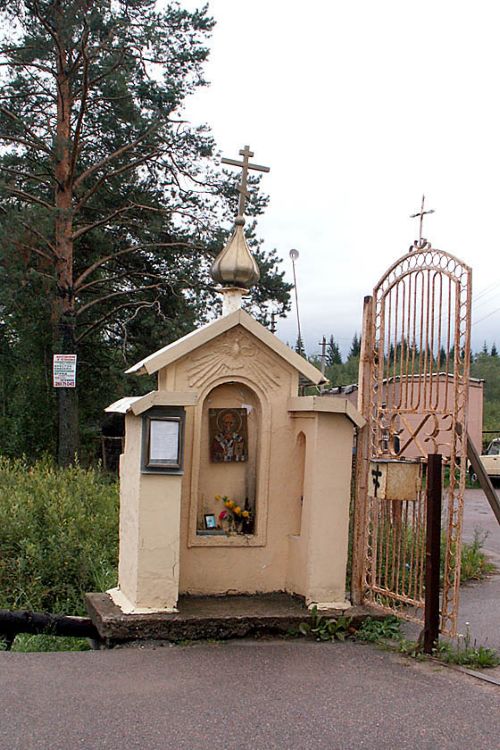 Церковь Николая Чудотворца, Ушаки (Тосненский район, Ленинградская область). дополнительная информация, Ворота