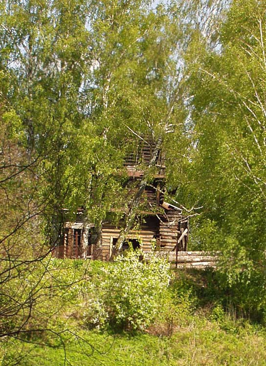 Лыково. Церковь Николая Чудотворца. общий вид в ландшафте, Деревянная церковь в Лыкове, сфотографированная с другого берега реки Керженец. Церковь пострадала от удара молнии несколько лет назад.