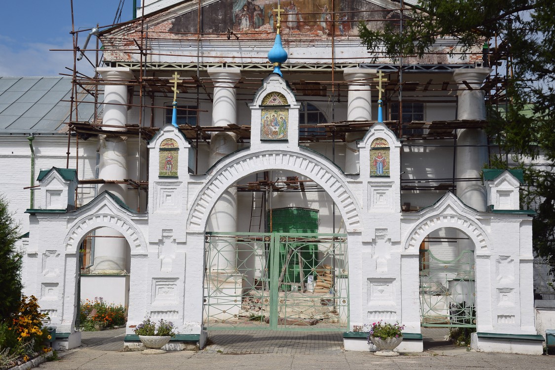 Арбузово. Церковь Троицы Живоначальной. дополнительная информация, ворота церковной ограды