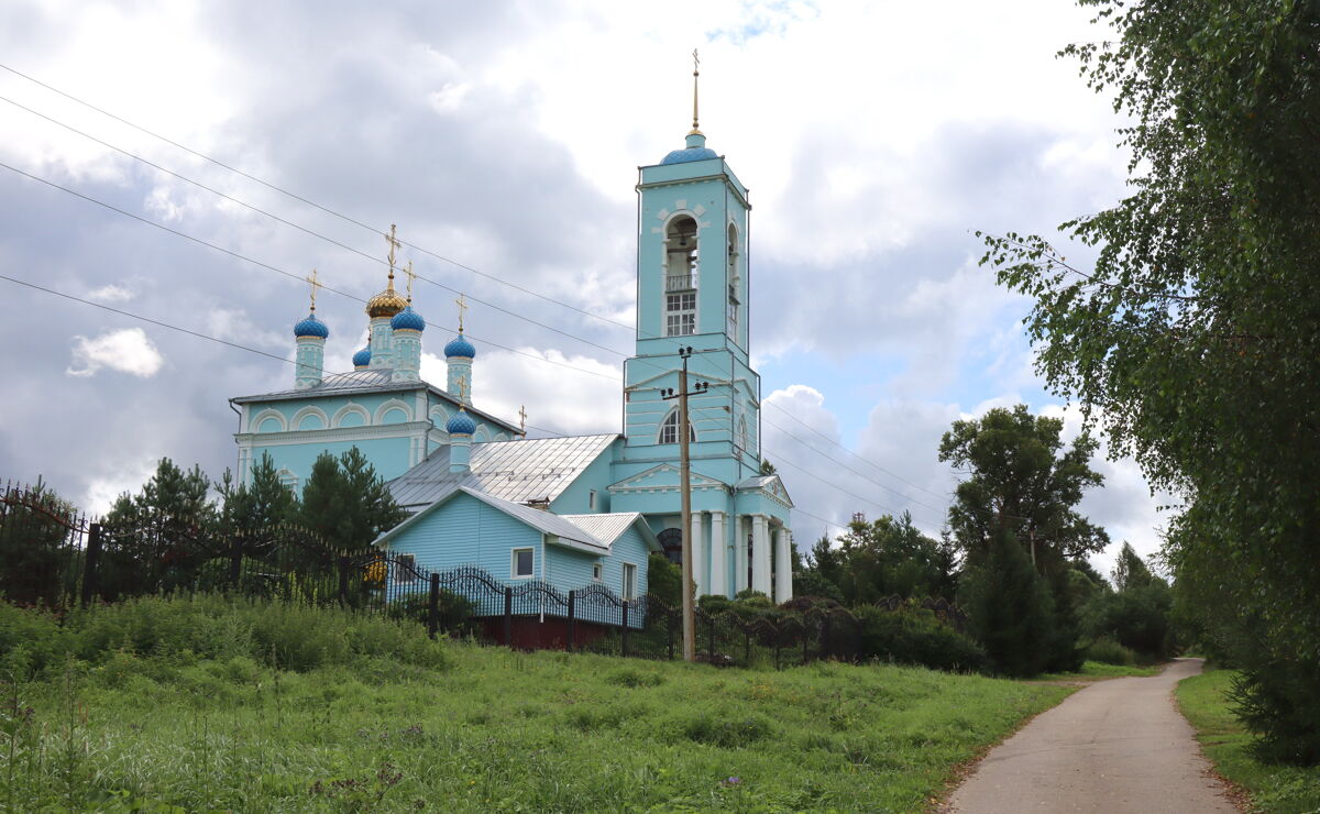 Церковь Казанской иконы Божией Матери, Старая Слобода (Александровский район, Владимирская область). общий вид в ландшафте, Вид с севера