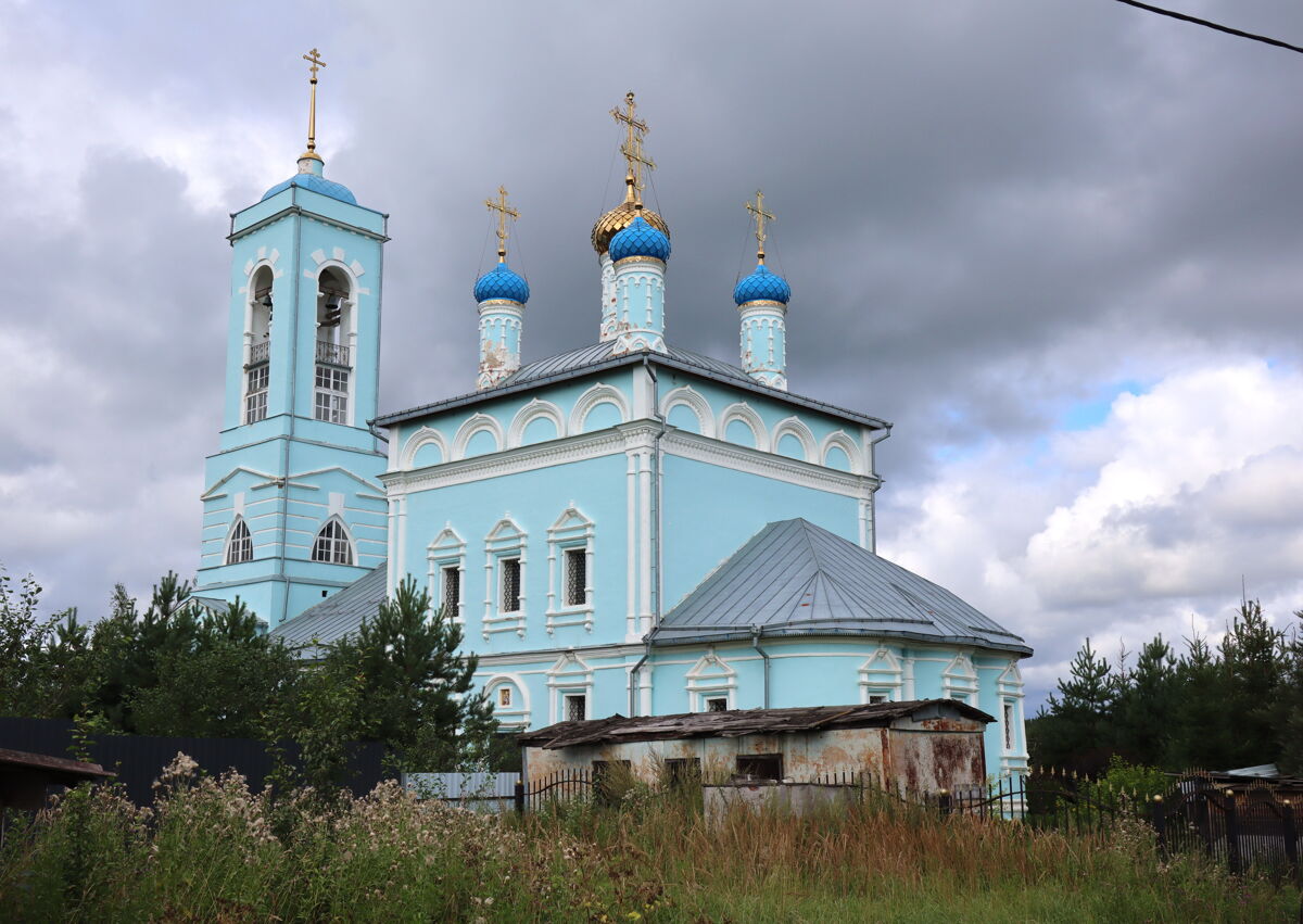Церковь Казанской иконы Божией Матери, Старая Слобода (Александровский район, Владимирская область). общий вид в ландшафте, Вид с юго-востока