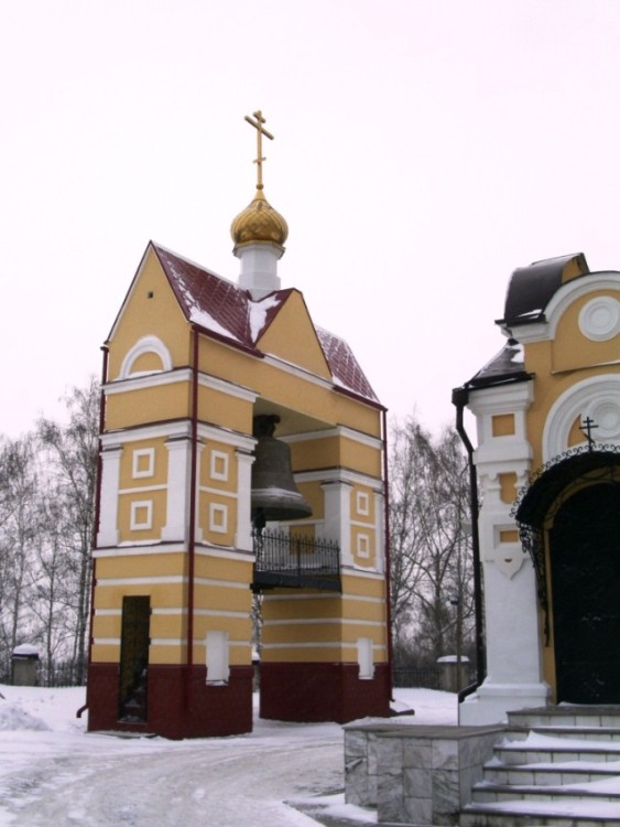 Церковь Воскресения Христова, Томск (Томск, город, Томская область). дополнительная информация, звонница и вход в верхнюю церковь, вид с юго-востока