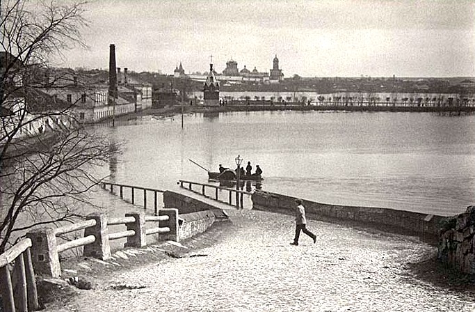 Часовня Тихвинской иконы Божией Матери, Серпухов (Серпуховский городской округ и гг. Протвино, Пущино, Московская область). архивная фотография, Фото с сайта http://andcvet.narod.ru