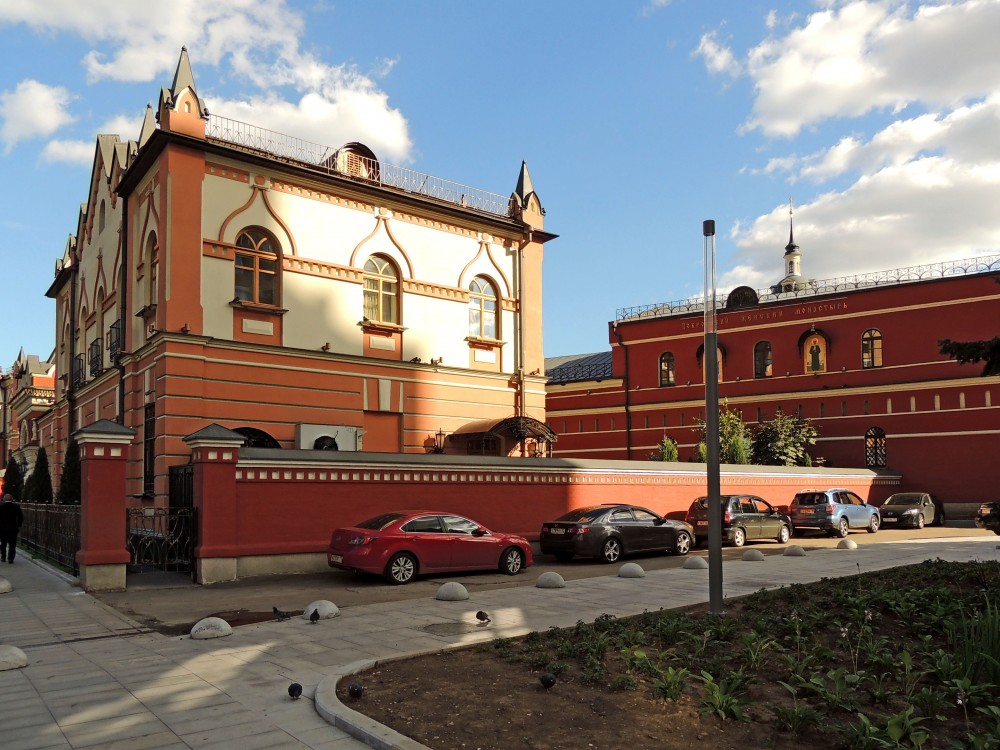 Покровский женский монастырь, Таганский (Центральный административный округ (ЦАО), г. Москва). дополнительная информация, Церковный дом церкви Петра и Февронии у Покровского женского монастыря в Москве. 