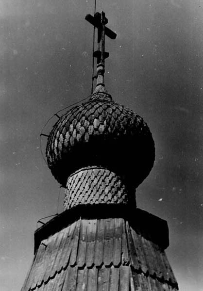 Церковь Рождества Христова, Большая Шалга, урочище (Каргопольский район, Архангельская область). архивная фотография, Главка и крест (по состоянию на начало 2014 г. утрачен). Фотография 1970-80-х годов из Паспорта объекта культурного наследия