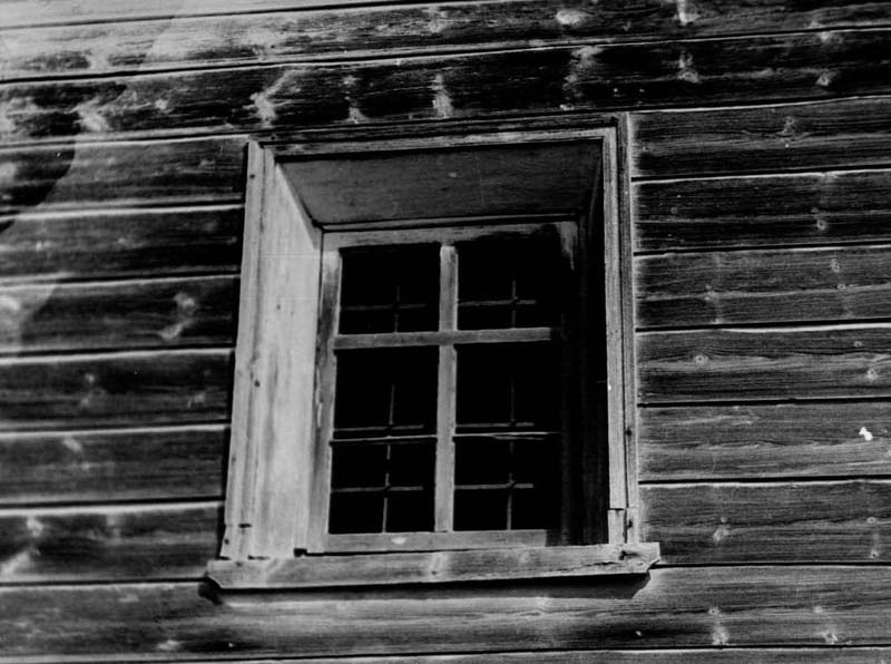 Церковь Рождества Христова, Большая Шалга, урочище (Каргопольский район, Архангельская область). архивная фотография, Окно основного четверика. Фотография 1970-80-х годов из Паспорта объекта культурного наследия