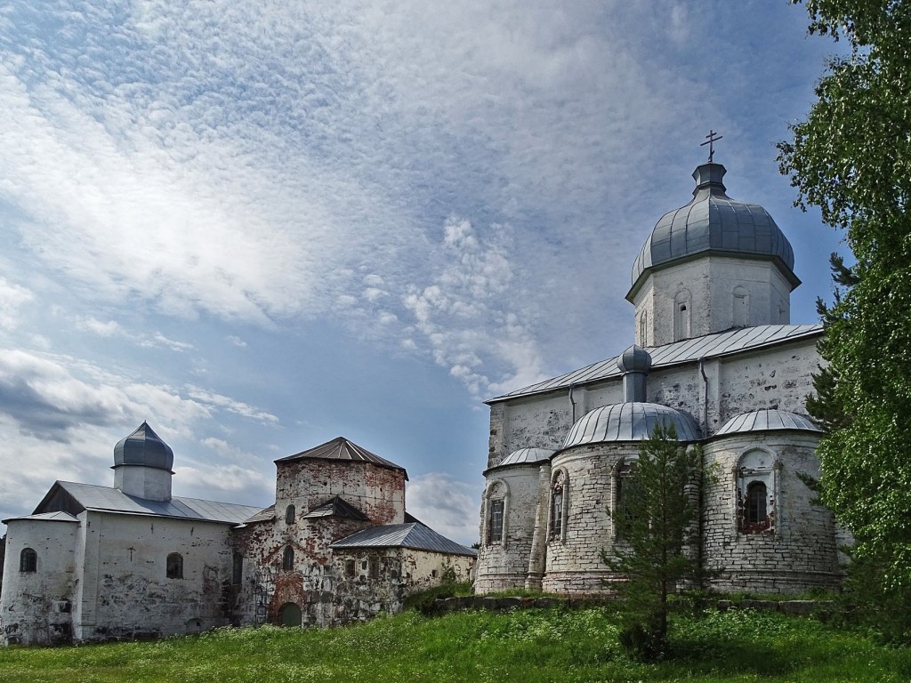 Кий-остров. Кийский Крестный монастырь. фасады