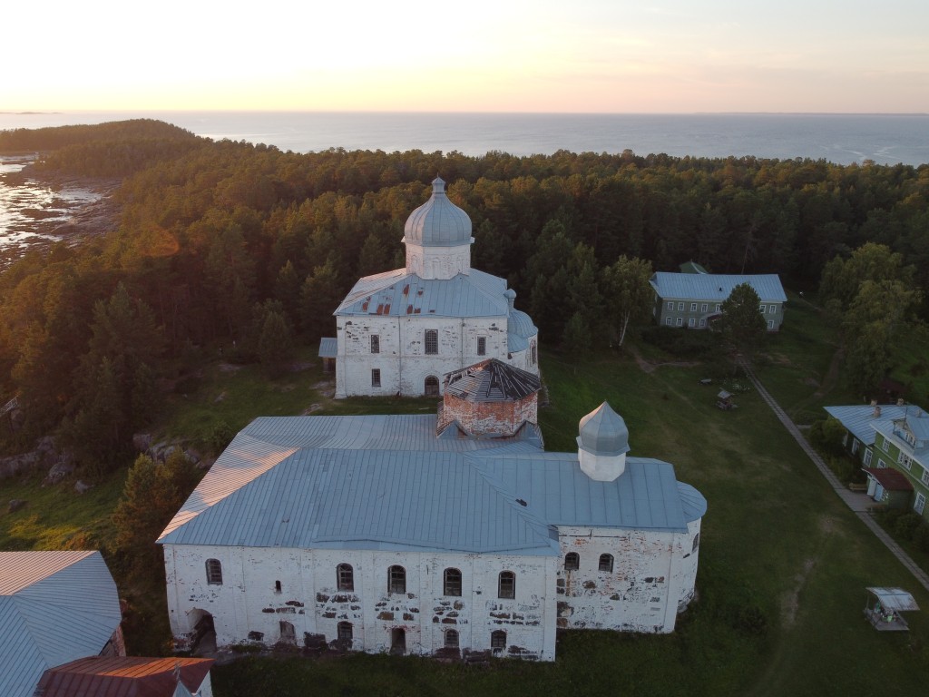 Кий-остров. Кийский Крестный монастырь. фасады