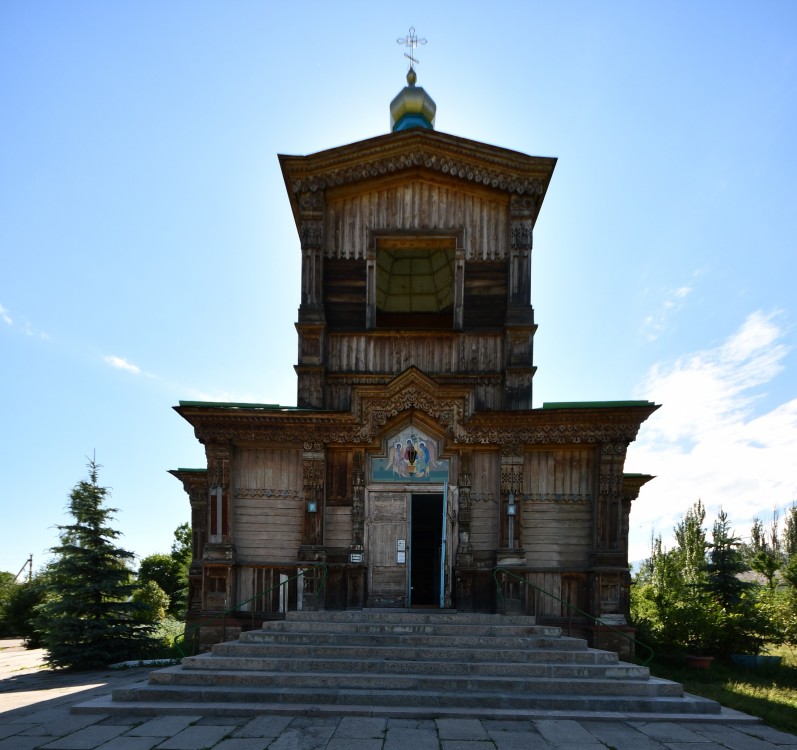 Каракол. Церковь Троицы Живоначальной. фасады, Западный фасад церкви