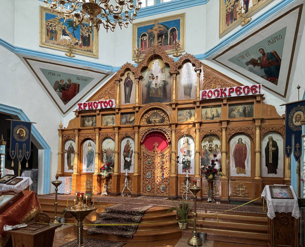 Иконостас, интерьер и убранство. Церковь Троицы Живоначальной, Каракол (Кыргызстан, Прочие страны)