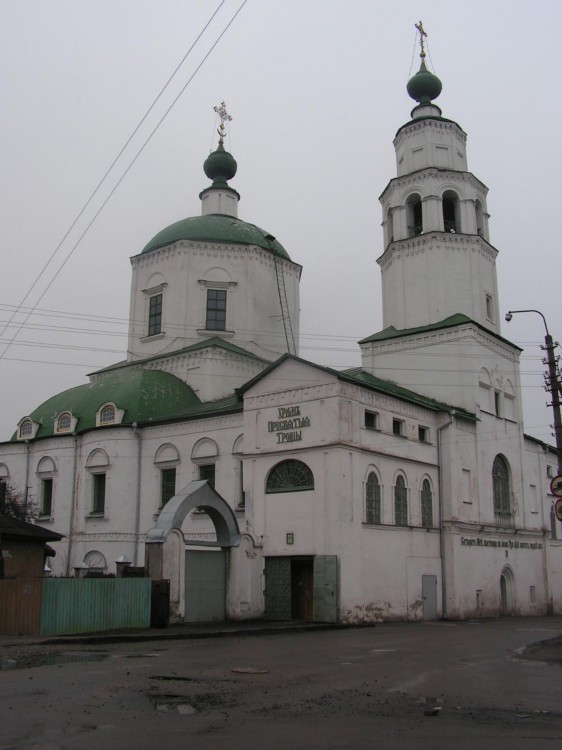 Курск. Церковь Троицы Живоначальной. фасады