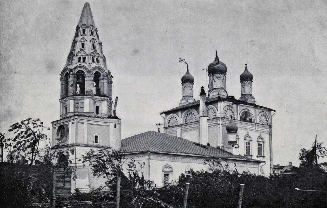 Лефортово. Церковь Петра и Павла в Лефортове. архивная фотография, фотоснимок храма сделан после урагана в Москве, произошедший 16/29 июня 1904 года