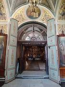 Церковь Петра и Павла в Лефортове, Главный вход в храм, Москва, Юго-Восточный административный округ (ЮВАО), г. Москва