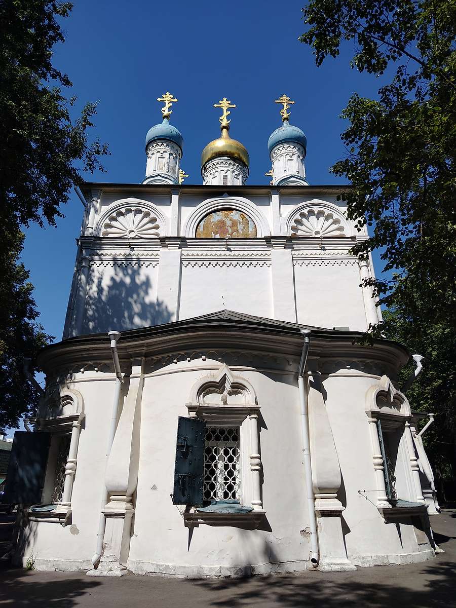 Алтарная (восточная) сторона храма, архитектурные детали. Церковь Петра и Павла в Лефортове, Лефортово (Юго-Восточный административный округ (ЮВАО), г. Москва)
