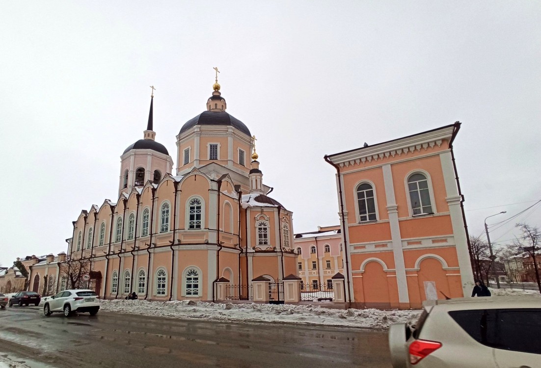 Кафедральный собор Богоявления Господня, Томск (Томск, город, Томская область). фасады, Собор Богоявления Господня и корпус Духовной семинарии, вид с юго-востока