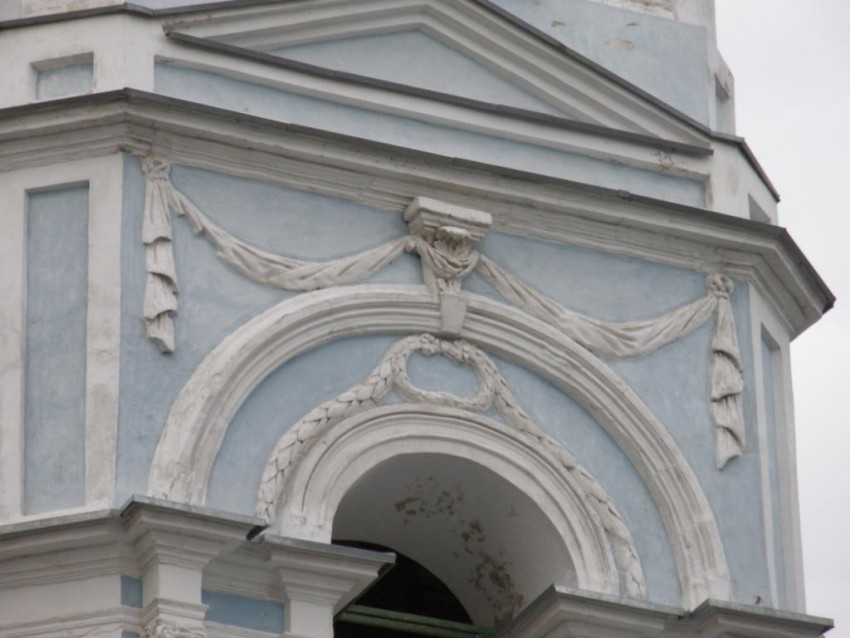 Церковь Введения во храм Пресвятой Богородицы, Дмитров (Дмитровский городской округ, Московская область). архитектурные детали, Фрагмент колокольни