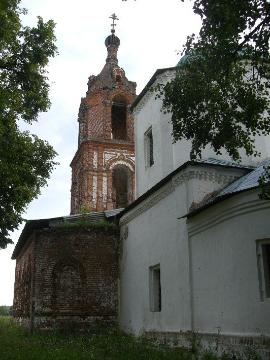 Церковь Воскресения Словущего, Карпово (Дмитровский городской округ, Московская область). архитектурные детали, Церковь Воскресения Словущего в селе Карпово