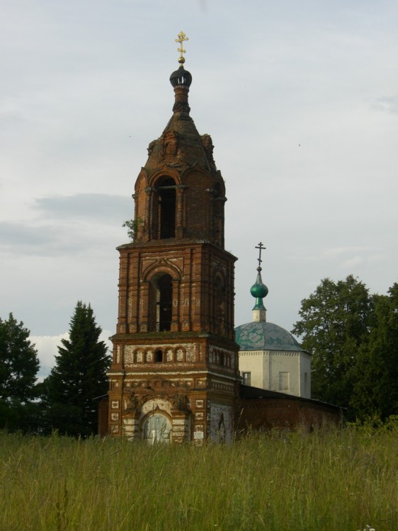Церковь Воскресения Словущего, Карпово (Дмитровский городской округ, Московская область). фасады, Церковь Воскресения Словущего в селе Карпово
