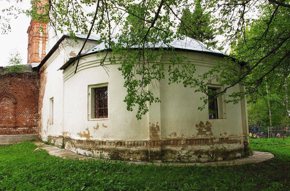 Карпово. Церковь Воскресения Словущего. фасады, Воскресенская церковь в Карпово.Алтарная апсида.