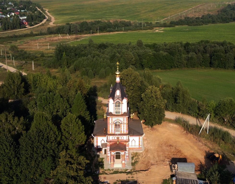 Карпово. Церковь Воскресения Словущего. общий вид в ландшафте