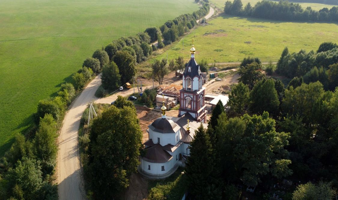 Карпово. Церковь Воскресения Словущего. общий вид в ландшафте