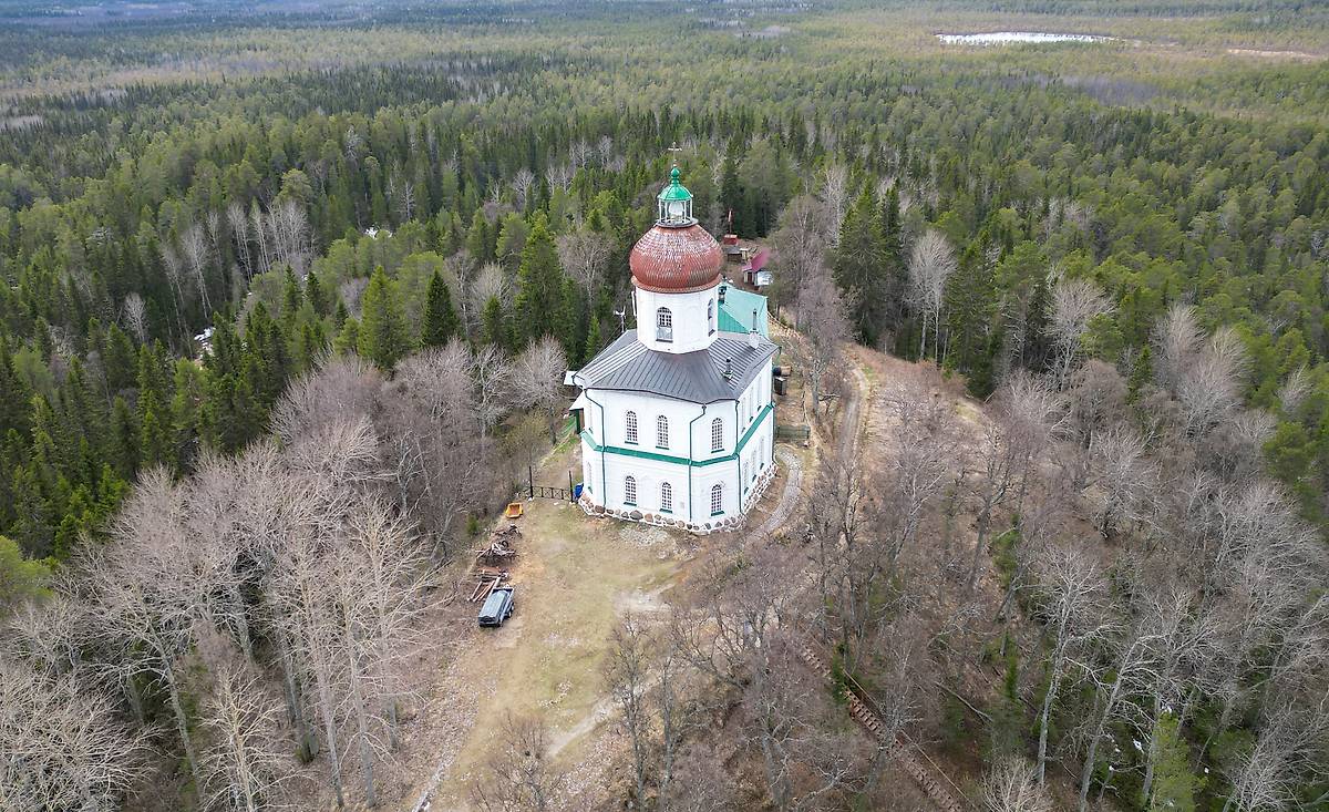 общий вид в ландшафте. Спасо-Преображенский Соловецкий монастырь. Вознесенский скит. Церковь Вознесения Господня, Соловецкие острова (Соловецкий район, Архангельская область)