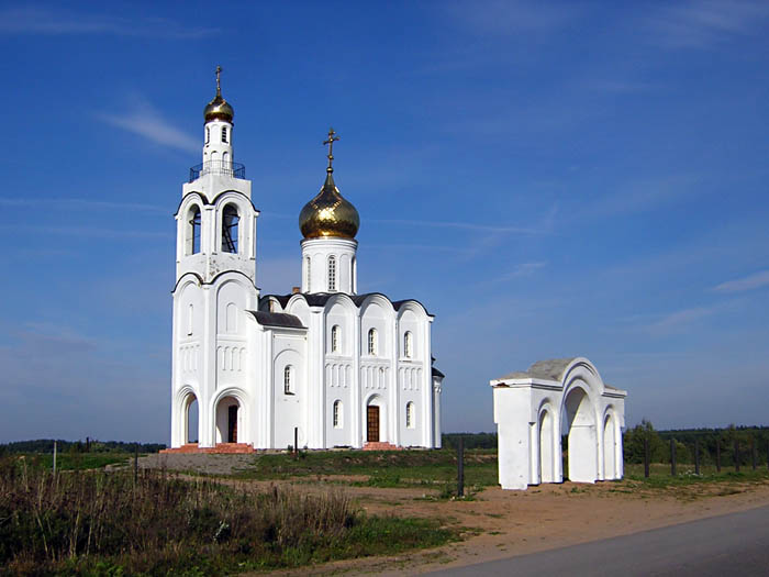 Стуколово. Церковь Владимира равноапостольного. общий вид в ландшафте