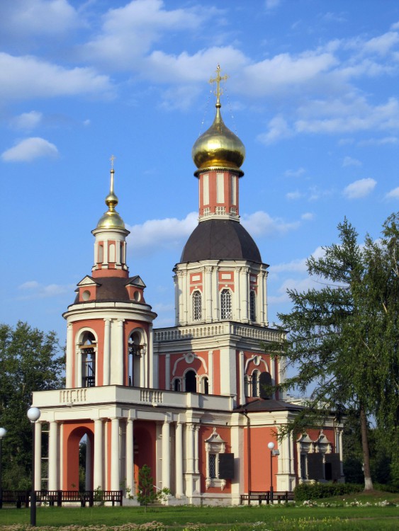 Церковь Троицы Живоначальной в Свиблове, Свиблово (Северо-Восточный административный округ (СВАО), г. Москва). фасады, Церковь Троицы Живоначальной в Свиблово