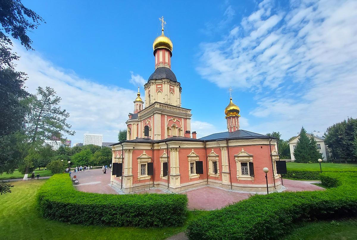 фасады. Церковь Троицы Живоначальной в Свиблове, Свиблово (Северо-Восточный административный округ (СВАО), г. Москва)