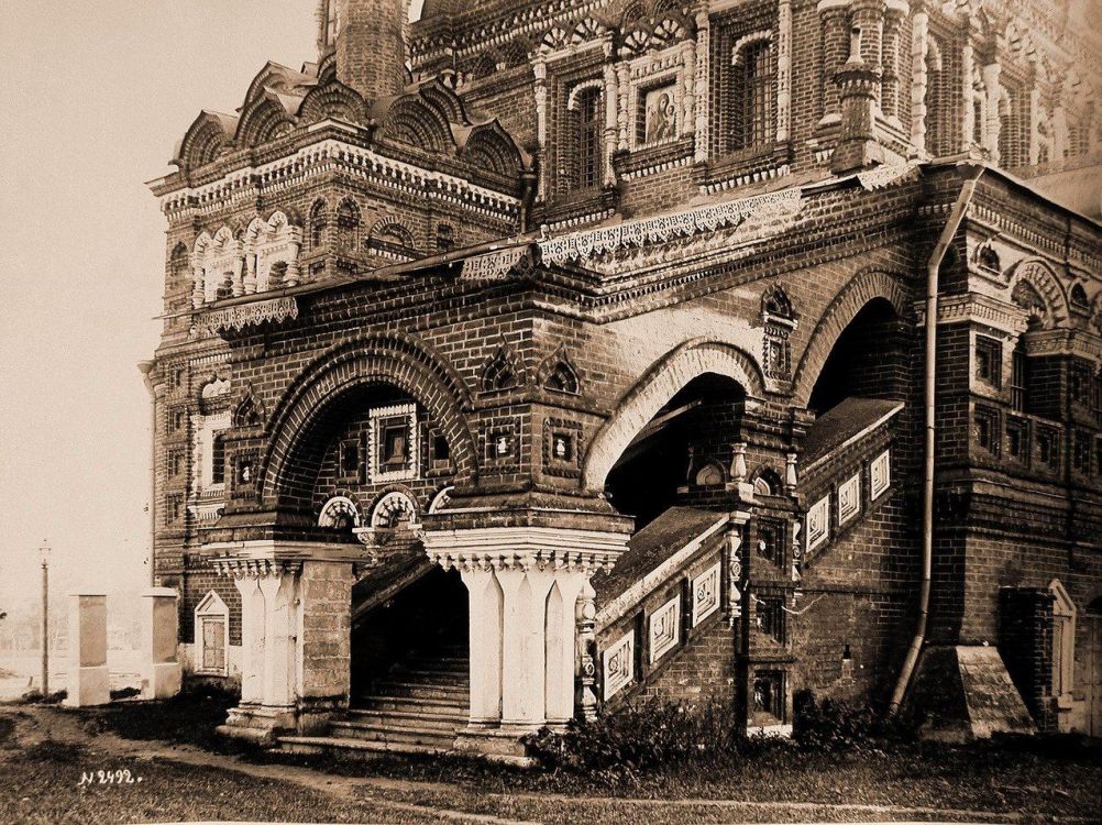 Церковь Троицы Живоначальной в Останкине, Останкинский (Северо-Восточный административный округ (СВАО), г. Москва). архивная фотография, Вид крыльца и северного входа в церковь Живоначальной Троицы. Из альбома И. Ф. Барщевского, начало ХХ в.