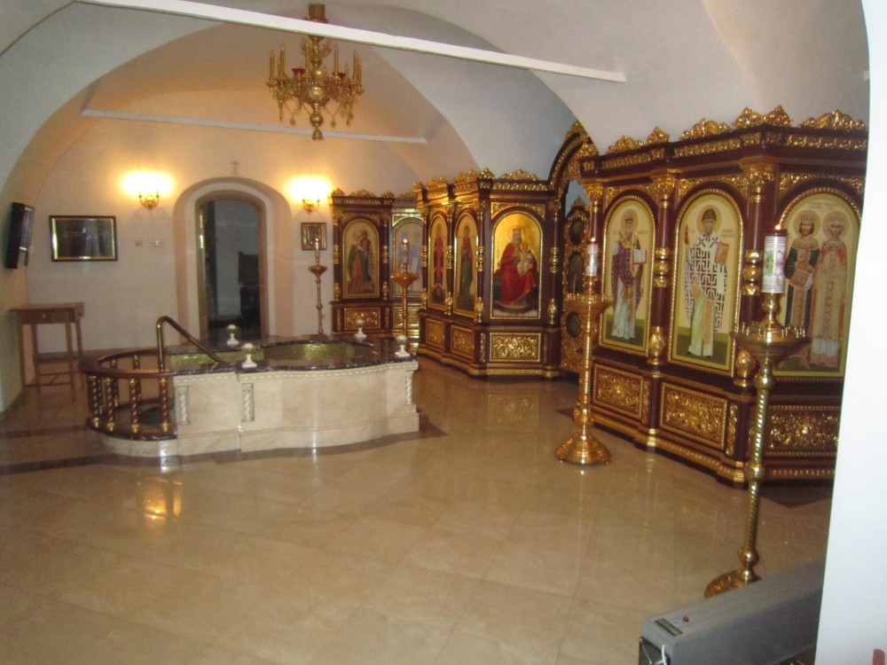 Церковь Троицы Живоначальной в Останкине, Останкинский (Северо-Восточный административный округ (СВАО), г. Москва). интерьер и убранство, В нижнем Никольском (крестильном) храме.