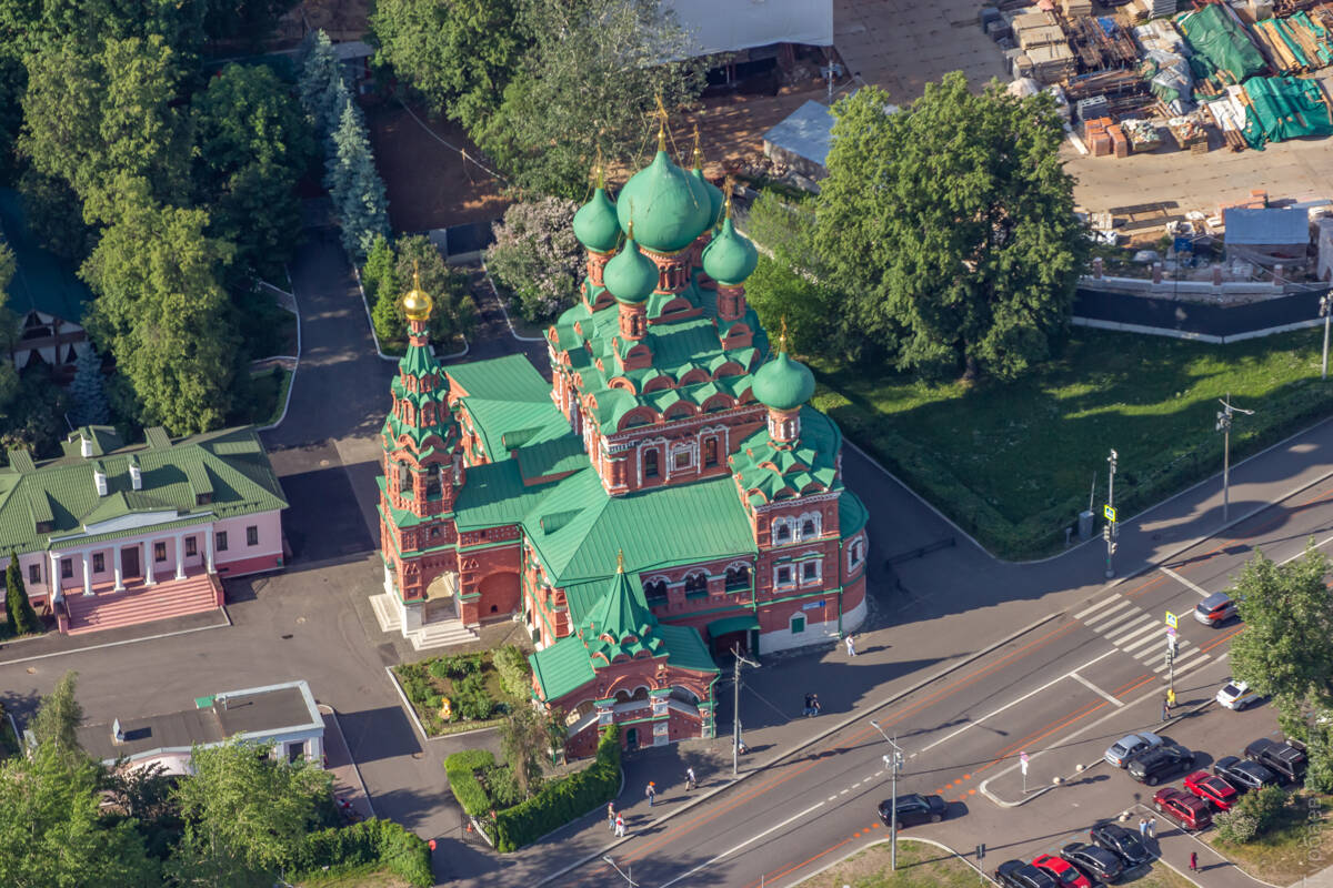 Церковь Троицы Живоначальной в Останкине, Останкинский (Северо-Восточный административный округ (СВАО), г. Москва). фасады, Вид с Останкинской башни