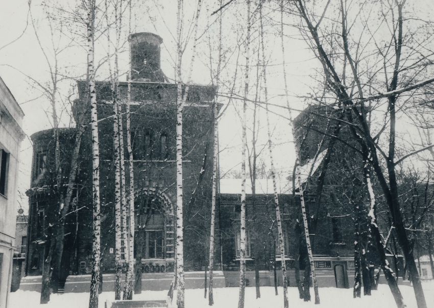 Сокольники. Церковь Смоленской иконы Божией Матери при бывшем Коронационном убежище. фасады