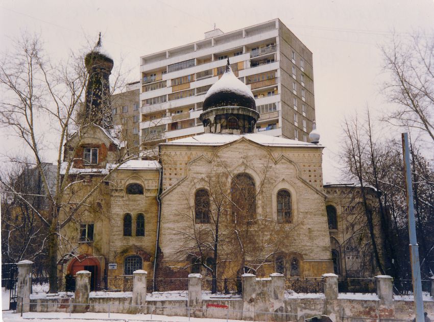 Басманный. Церковь Покрова Пресвятой Богородицы Покрово-Успенской старообрядческой общины. общий вид в ландшафте