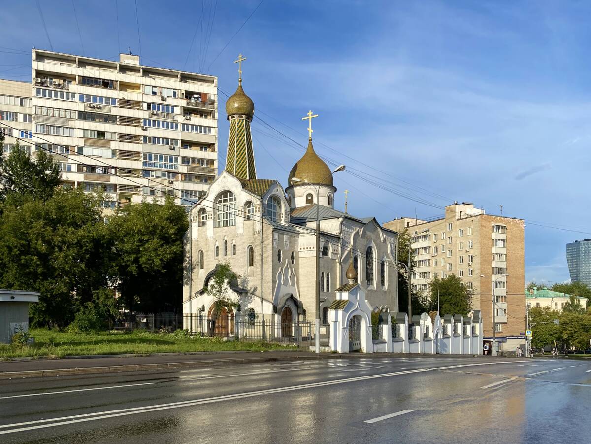 Церковь Покрова Пресвятой Богородицы Покрово-Успенской старообрядческой общины, Басманный (Центральный административный округ (ЦАО), г. Москва). общий вид в ландшафте, Общий вид с юго-запада