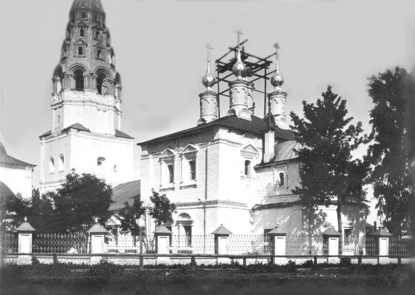 Галич. Церковь Николая Чудотворца. архивная фотография, Церковь Богоявления Господня (зимняя) Слева - Колокольня, Богоявленская церковь (летняя)  с сайта Храмы города Галича Костромского, старинные фото www.galich.com Церковь Богоявления