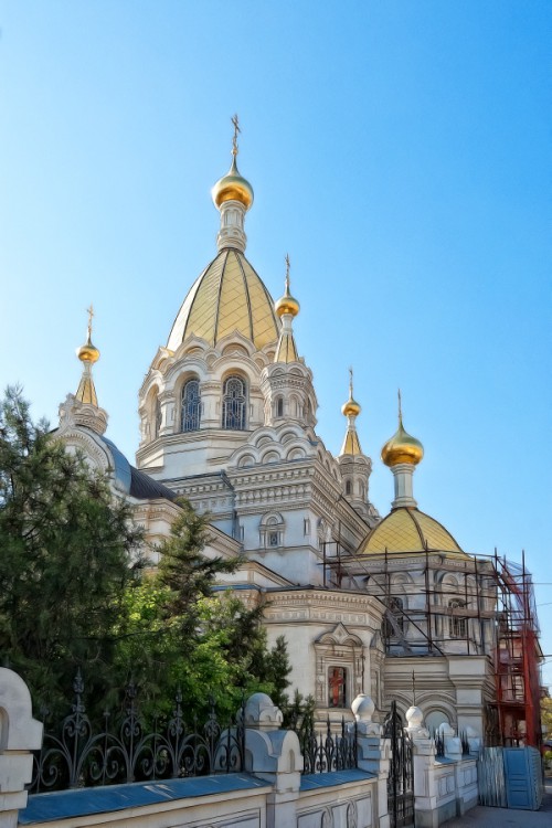 Севастополь. Собор Покрова Пресвятой Богородицы. общий вид в ландшафте