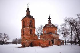 Лом. Церковь Рождества Пресвятой Богородицы