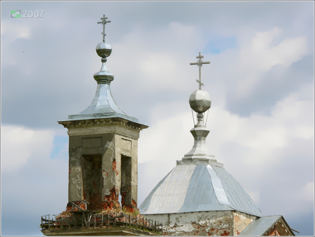 Церковь Успения Пресвятой Богородицы, Ермолово (Касимовский район и г. Касимов, Рязанская область). архитектурные детали, Завершения колокольни и основного объёма