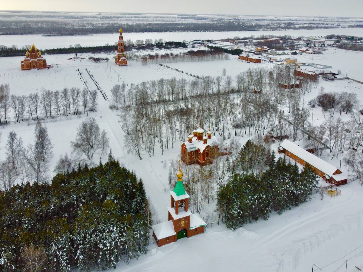 Ачаирский монастырь Креста Господня, Набережный (Омский район, Омская область). дополнительная информация, Вид с СВ от входа в монастырь